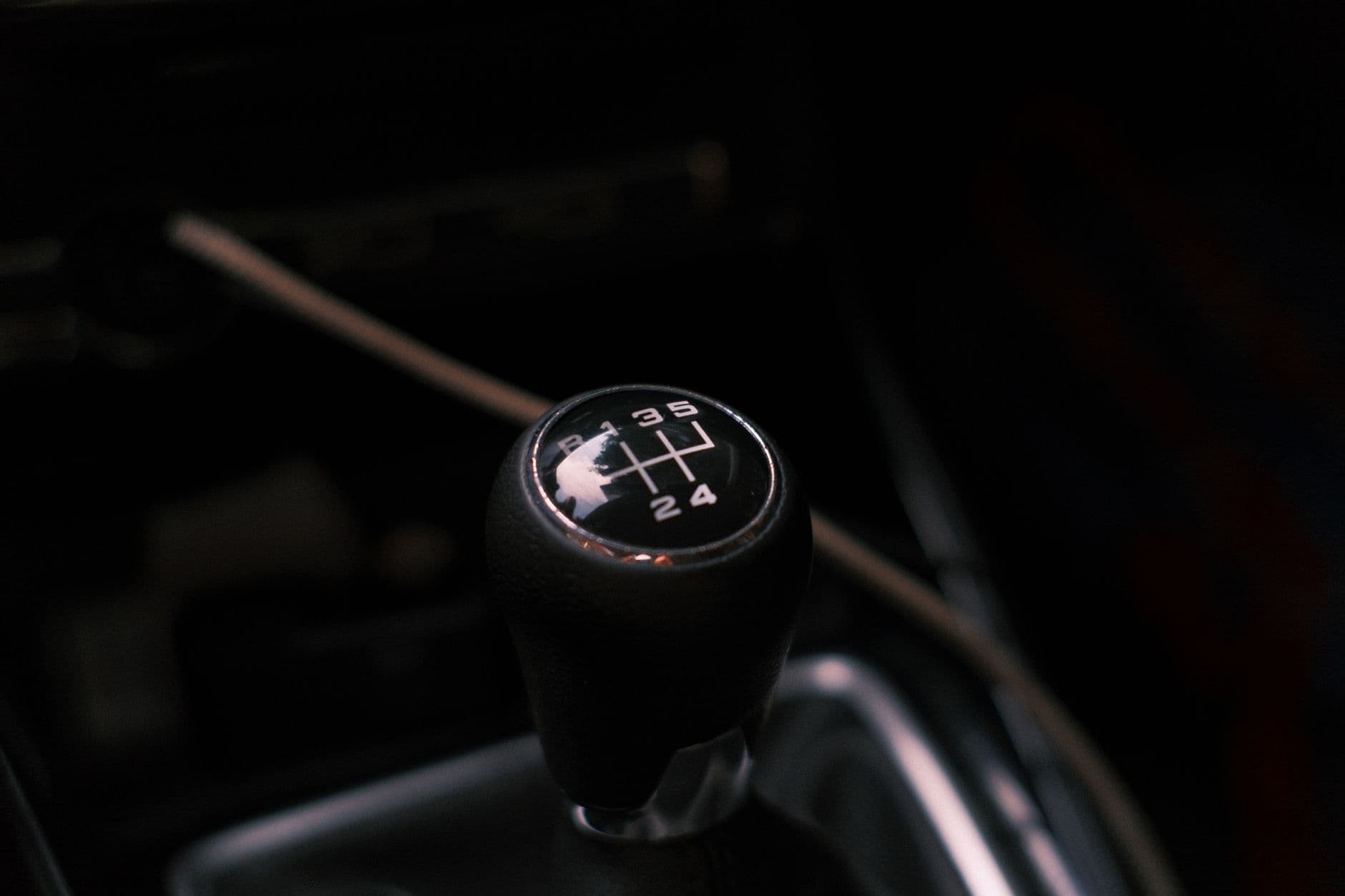 A gear selector, the visible difference between an automatic and a manual